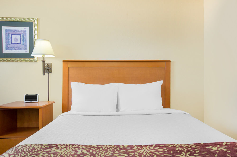 Super 8 By Wyndham Casper West By The River Luaran gambar