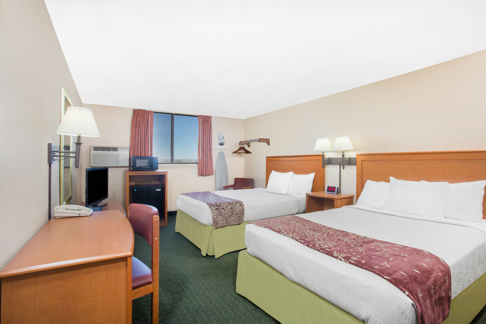 Super 8 By Wyndham Casper West By The River Luaran gambar